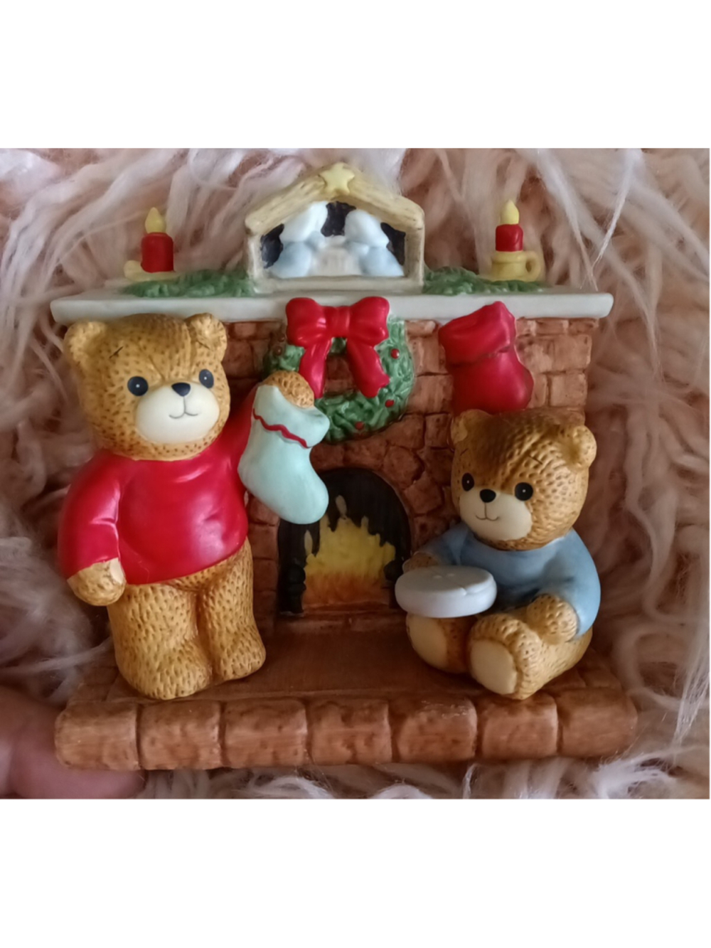 Lucy & Me Lucy Rigg Christmas Fireplace Teddies Plays Music We Wish You A 1985